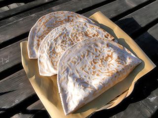 Cassone mozzarella, tonno e carciofini