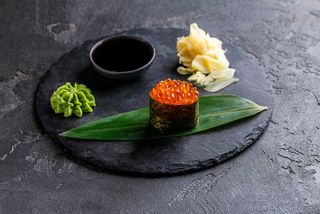 Гункан з червоною ікрою TO GO 1 шт