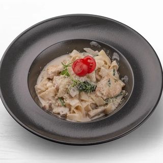 Феттучини со шпинатом и курицей