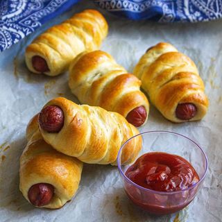 Hotdog rolls