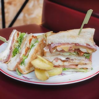 SÁNDWICH CLUB