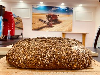 Pâine din grâu integral cu semințe