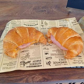 Френски кроасан със шунка