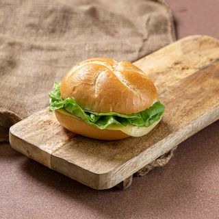 Kanapka z serem i sałatą 110 g