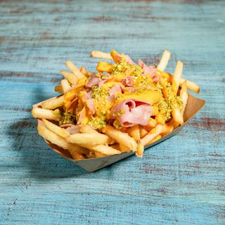 Patatina cheddar, mortadella e granella di pistacchio