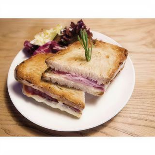 Bocadillo caliente kiki way pollo y bacon