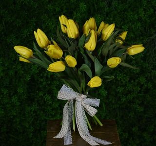 Buchet 25 lalele galbene