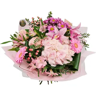 Buchet cu flori roz de vara