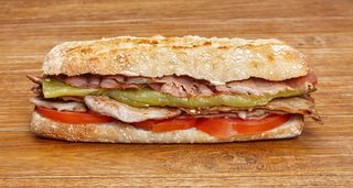 Bocadillo exclusivo de solomillo de cerdo en salsa de boletus