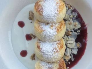 Сирники з ягідним соусом (290g)