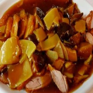 Pato Con Bambú Y Setas Chinas