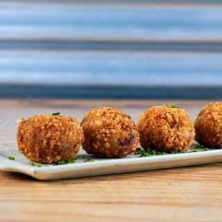 Croquetas de Queso y Cebolla Caramelizada