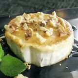 Запечено козе сирене с мед и орехи (120г)