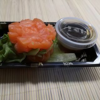 Tartara con salmone e avocado