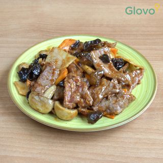 99. Телешко с бамбук и гъби (800г)