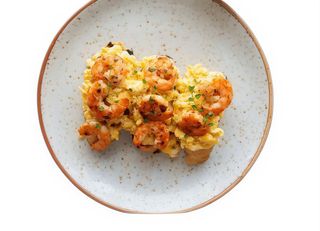 Huevos revueltos con gambas