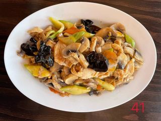 41 Пилешко със зеленчуци