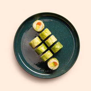 125. Uramaki California salmón vegetal (8 uds.)