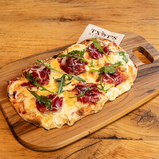 COCA PIZZA IBERIC AMB FORMATGE DE CABRA