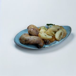 Pulpe de pui la ceaun cu cartofi cu usturoi