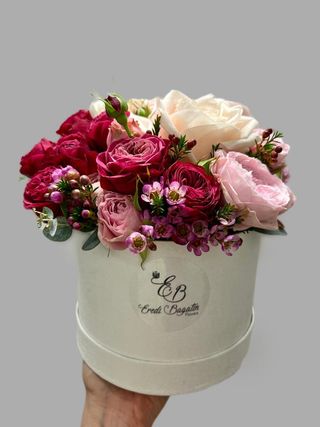 Cappelliera con mix di roselline ramificate sui toni del rosa extra Grande