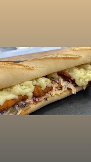 Bra Bocata Con Patatas Y Bebida