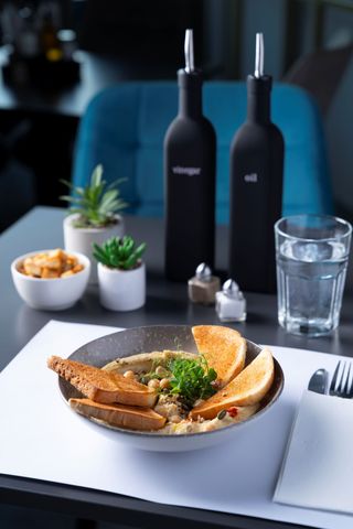 Hummus cu mix de semințe coapte