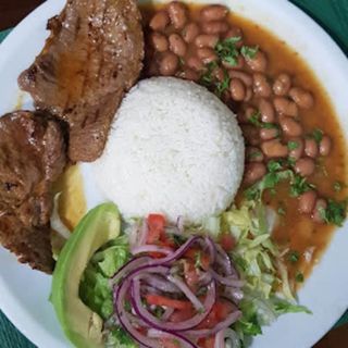 Arroz, Menestra Y Carne