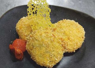 Картофени кюфтенца с топено сирене (3бр -300г)