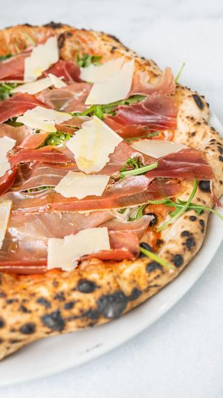 Pizza Crudo e Rucola