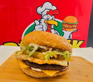 Телешки бургер с яйце и чийз (450г)