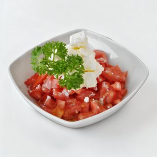 Paradajz salata sa sirom