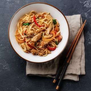 Spaghetti di riso con verdure