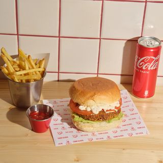 Panino vegano, patatine e bibita