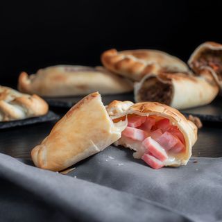 Empanada Jamón y Queso