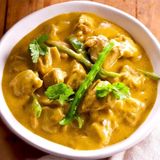 50. Pollo con curry / Chicken curry