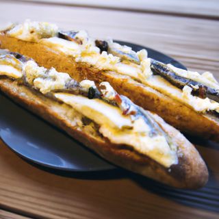 Bocadillo De Anchoas Y Queso