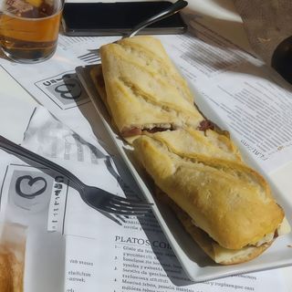 Flautas de chistorra y queso