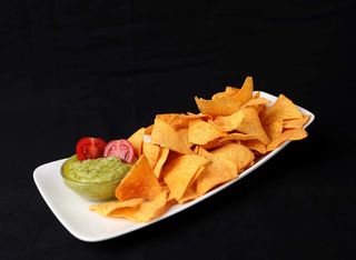 Начос с гуакамоле (200г)