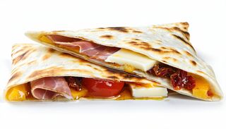 Speck, formaggio stracchinato, pomodori secchi all'olio - piadina