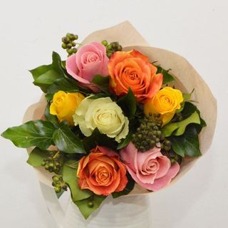 Buchet 7 trandafiri multicolori