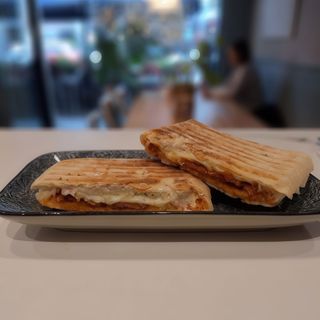 Bocadillo de sobrasada ibérica y queso