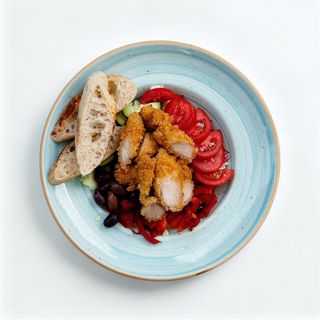 Salata cu snitel din piept de curcan