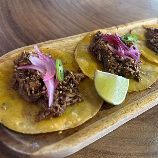 Tacos de pollo con mole 