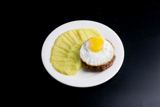 Бифштекс с яйцом (Гарнир отдельно)