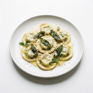 Raviolis Con Mantequilla Y Salvia