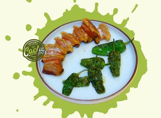 Torreznos con pimientos de Padrón