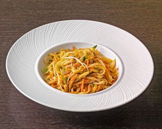 Noodles saltati con curry