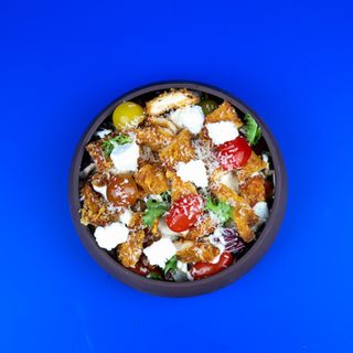 Salata s hrskavom piletinom