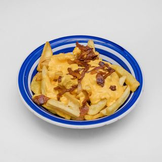 Patate fritte con guanciale e cheddar